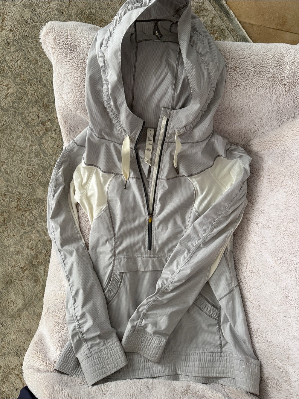 lululemon run windbreaker hoodie, water resistant. Size 6.